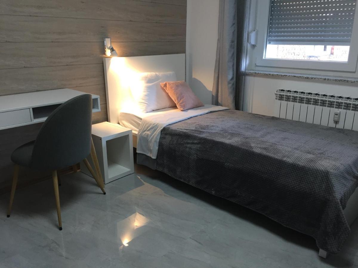Apartman Sonas 2 With Free Private Parking Karlovac Exterior photo