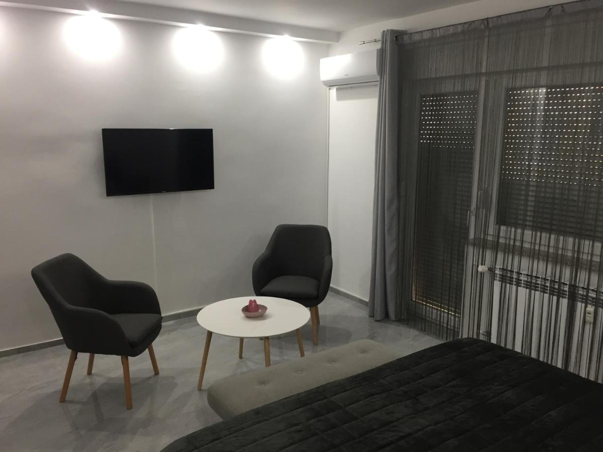 Apartman Sonas 2 With Free Private Parking Karlovac Exterior photo